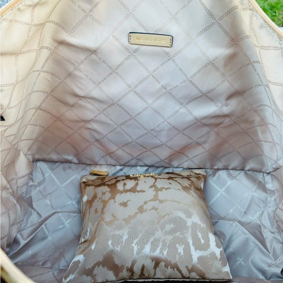 NWT ANIMAL PRINT MICHAEL KORS BIG BOY OVERNIGHT SET! - Picture 9 of 10